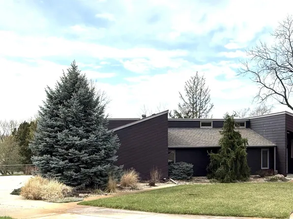 1025 Pioneer Dr, Beatrice, NE 68310