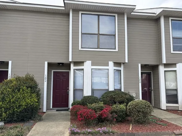 182 Aloha Dr, Fayetteville, NC 28311