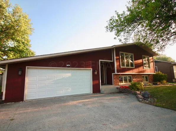 507 18th Ave N, Wahpeton, ND 58075