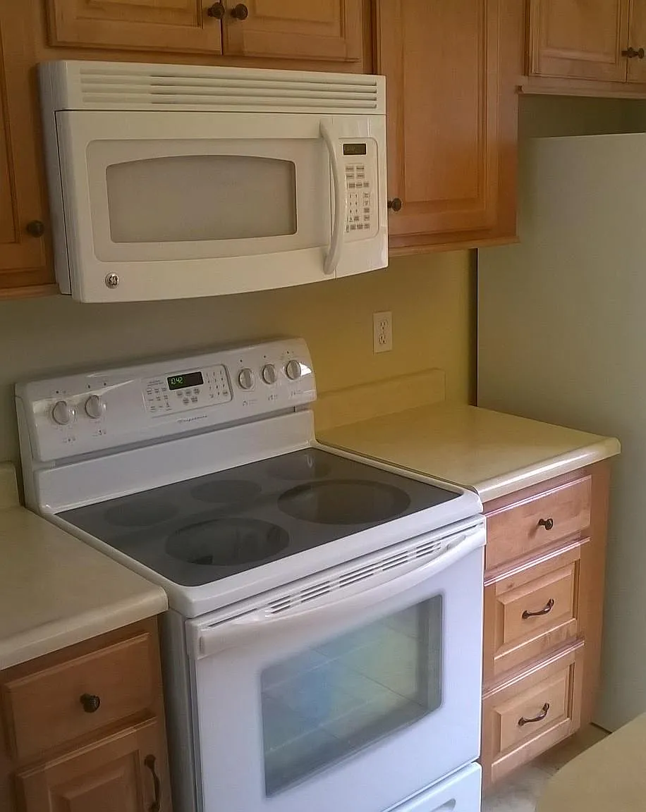 2 bed, 1.5 bath, 950 sqft, $1,200 — Photo 2