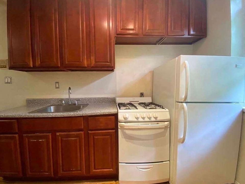 2nd image of 421 Rogers Ave