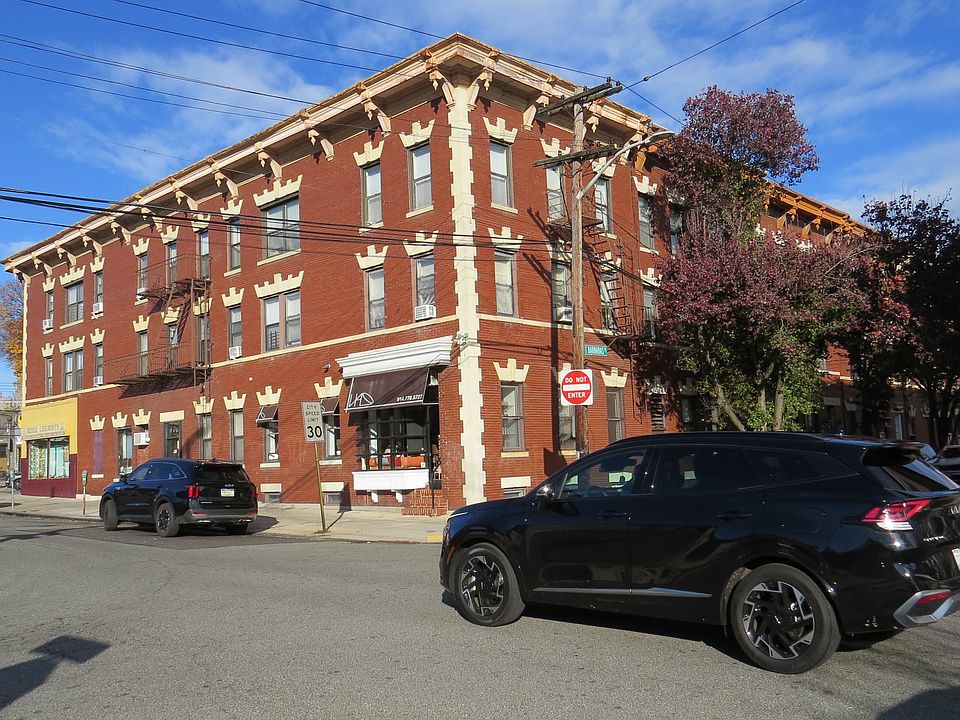 1st image of 401 Saint Barnabas Pl S #2