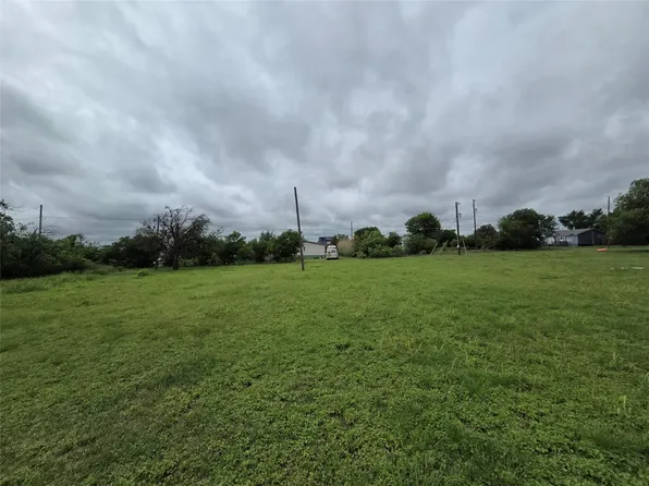 908 E Garrison Ave, Electra, TX 76360