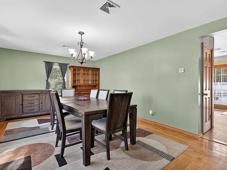 91 Meyerhoff Rd — Photo 2