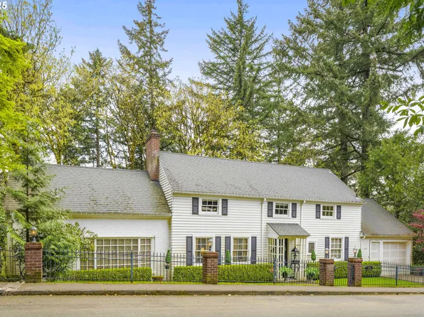 2271 SW Montgomery Dr, Portland, OR 97201