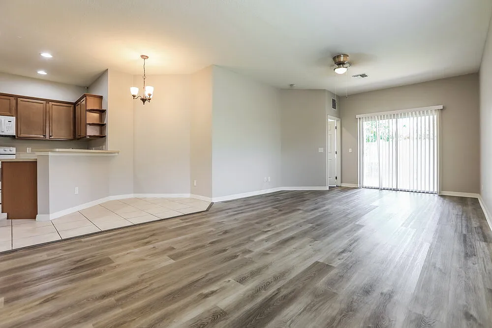 3 bed, 2.0 bath, 1708 sqft, $2,355 — Photo 3