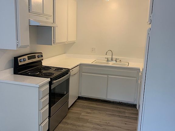 3rd image of 13602 Mar Vista St APT 22