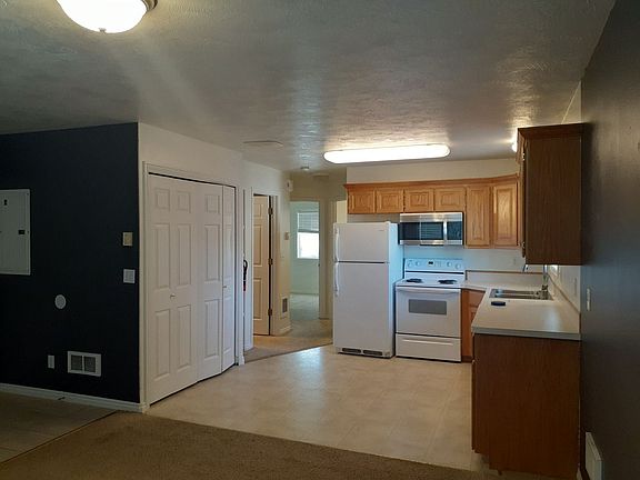 2nd image of 885 Andrews Pl APT 4