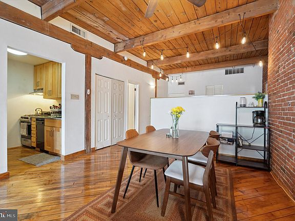4th image of 122 Chestnut St #24-202