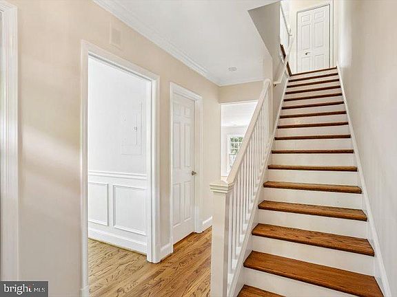 3rd image of 3217 Sutton Pl NW APT A