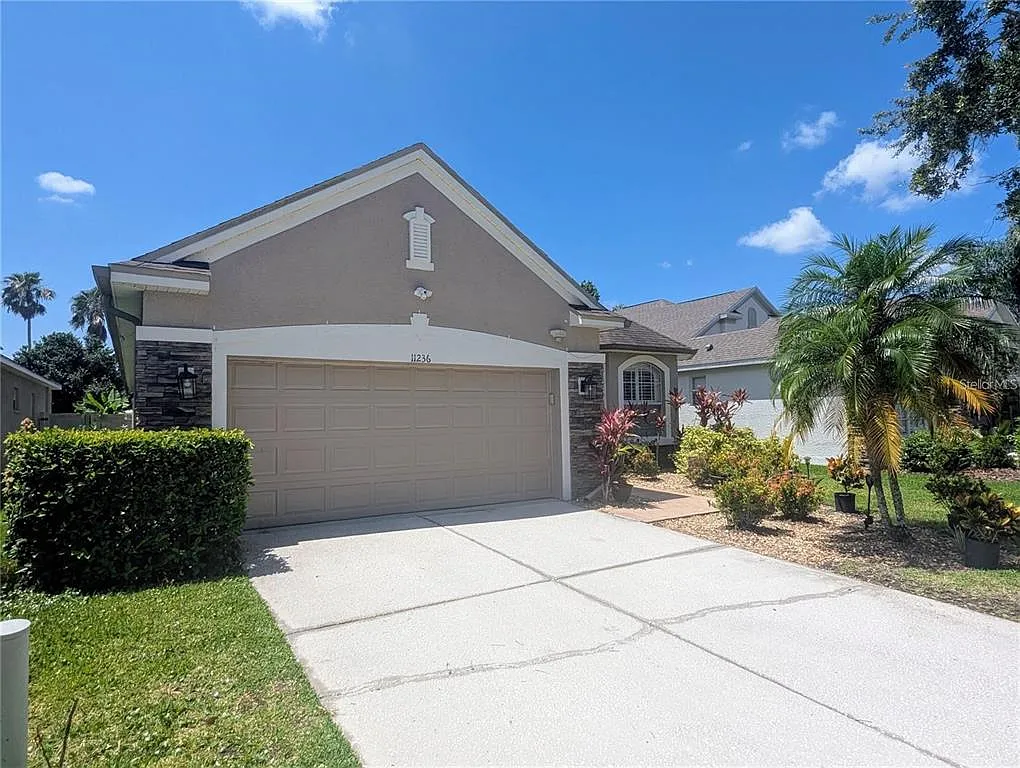 3 bed, 2.0 bath, 2080 sqft, $3,400 — Photo 2
