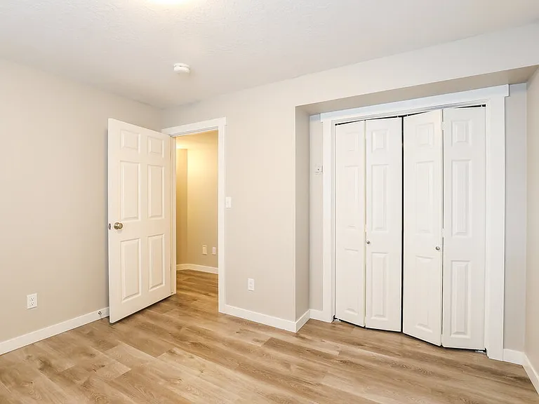 149 N 400 W — Photo 15