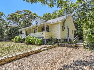 287 County Rd, Oak Bluffs, MA 02557