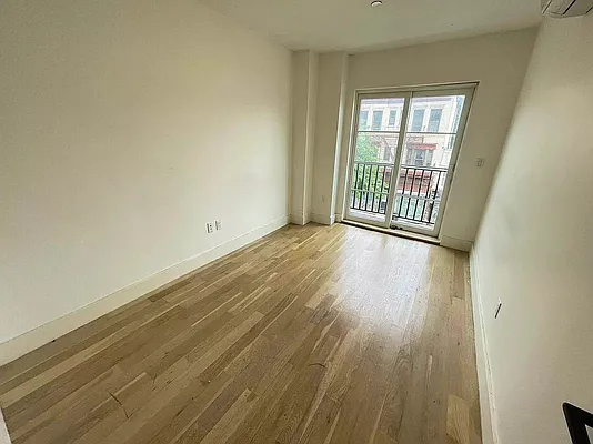 Rented by Tapiro Realty | media 4