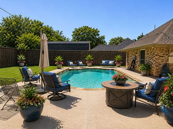 2nd image of 813 Shady Creek Dr