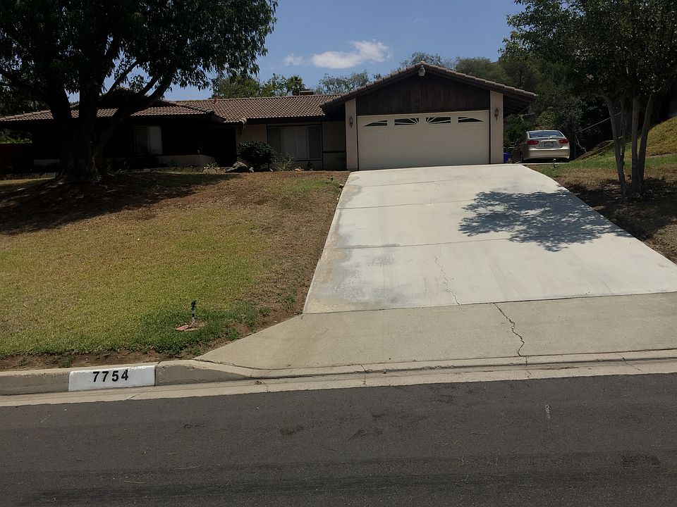 1st image of 7754 Lakeside Dr.