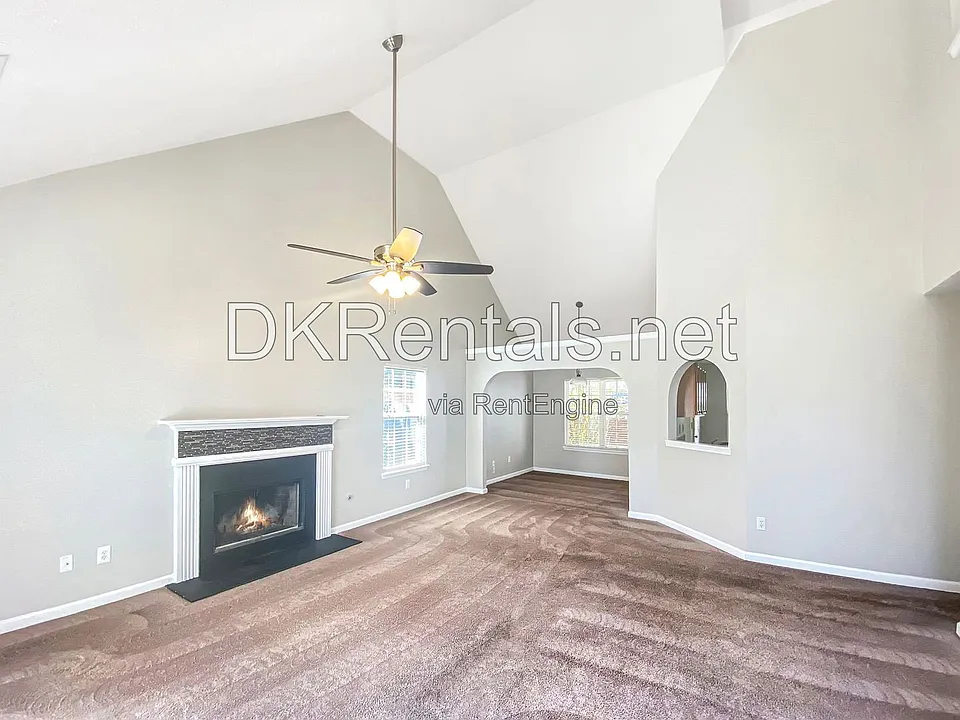 2743 Lake Park Rdg W