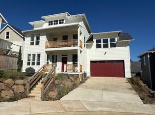 374 SW George Ct, Dundee, OR 97115