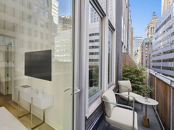 4th image of 20 Broad St #2405