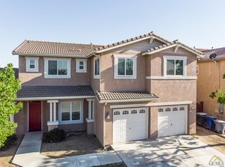 2220 Via Calabria Ave, Delano, CA 93215