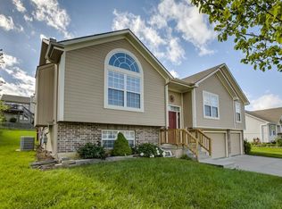 800 Foxtail Dr, Grain Valley, MO 64029