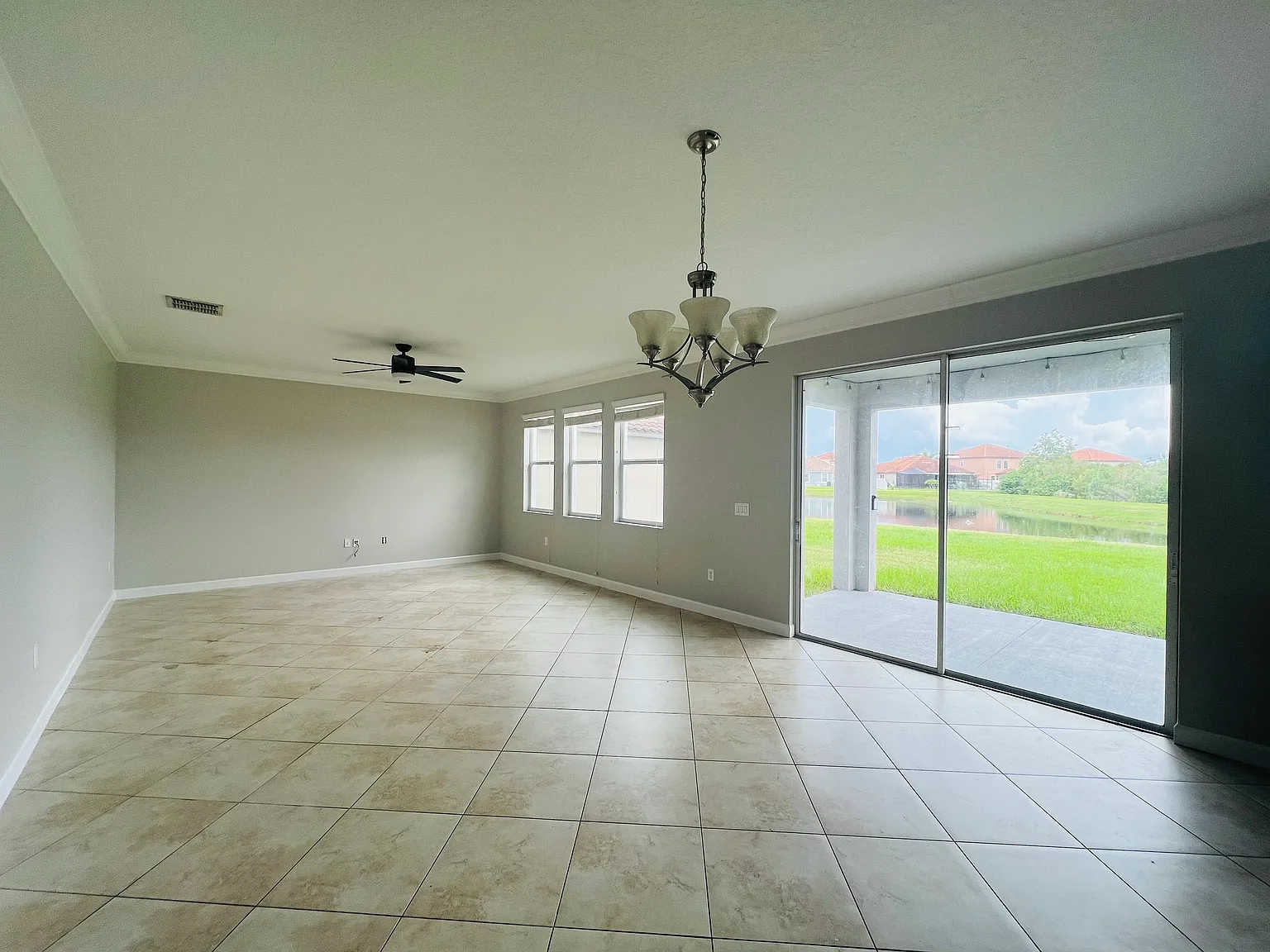 4 bed, 2.5 bath, 2571 sqft, $2,850 — Photo 3