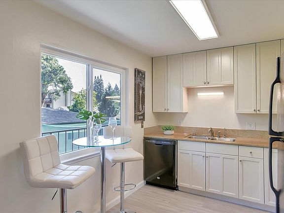 5th image of 2824 Marlborough Ave APT 1