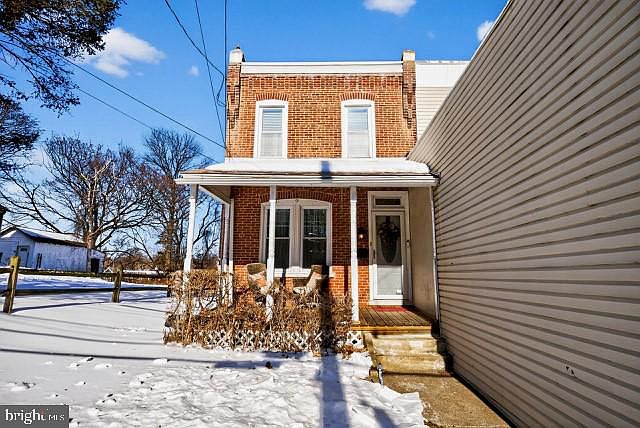 1st image of 29 E Wyncliffe Ave