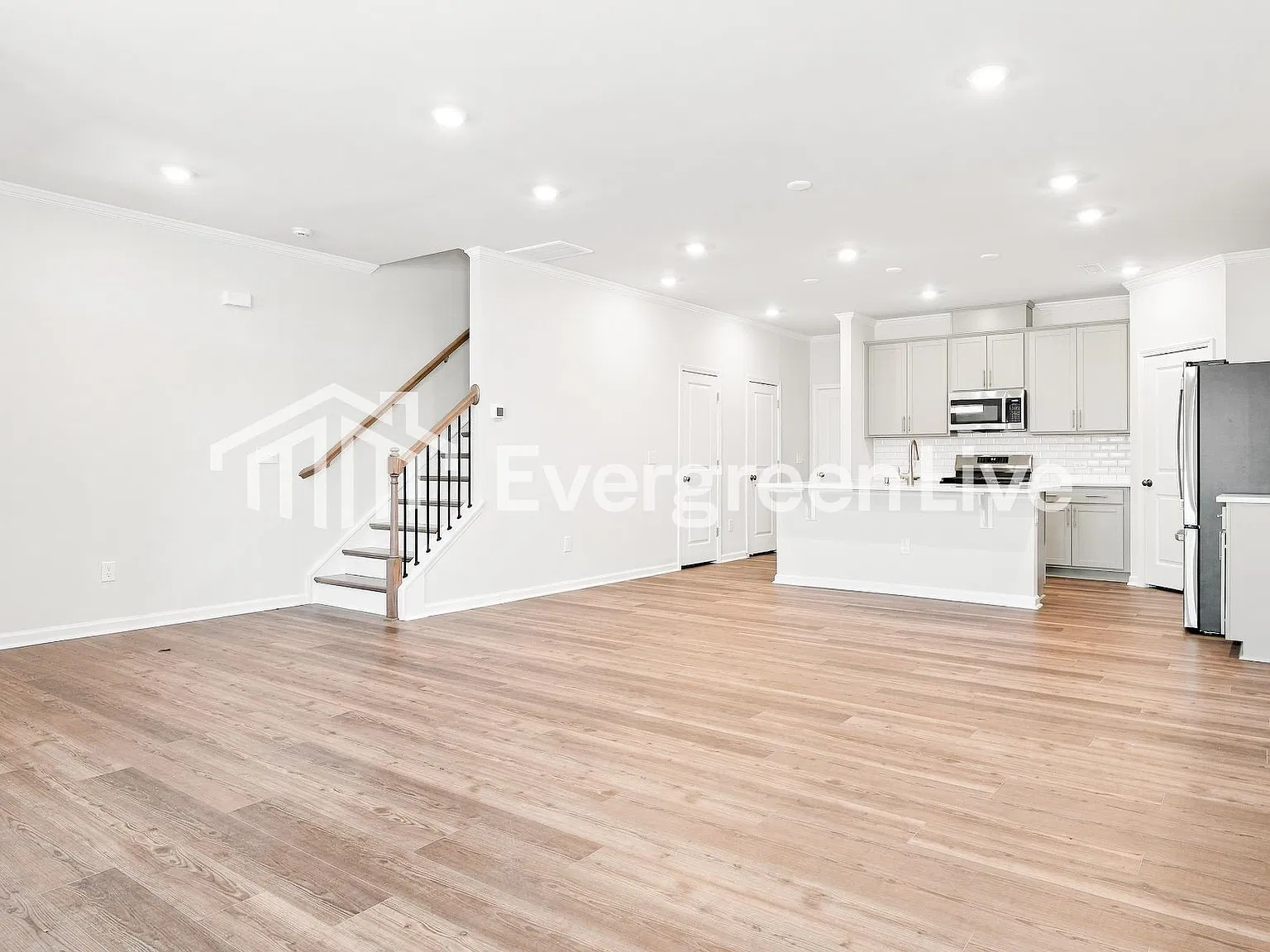 3 bed, 3.0 bath, 1931 sqft, $1,995 — Photo 2