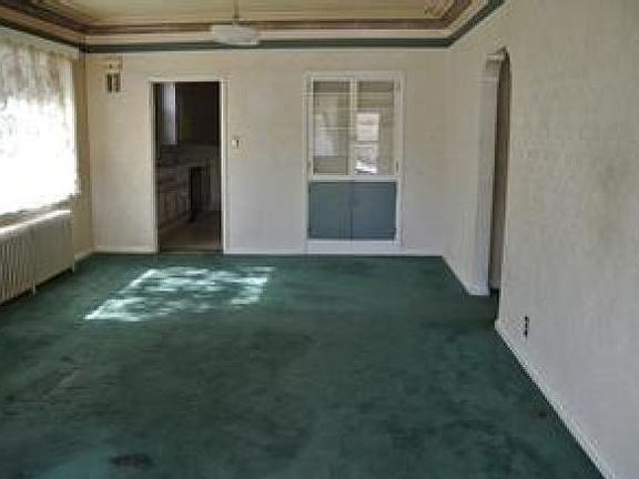 3rd image of 516 Dewar Dr