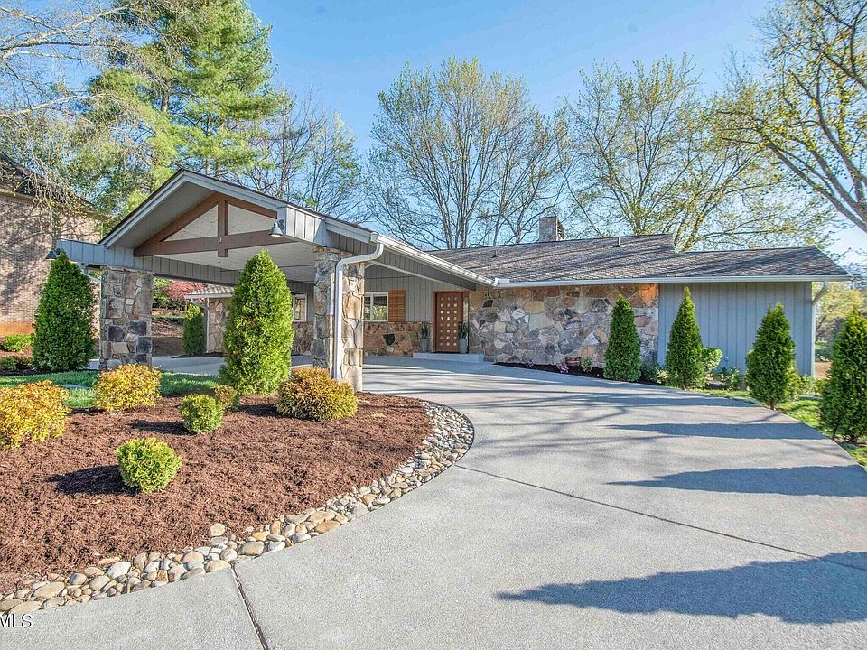 1st image of 206 Saint Andrews Dr