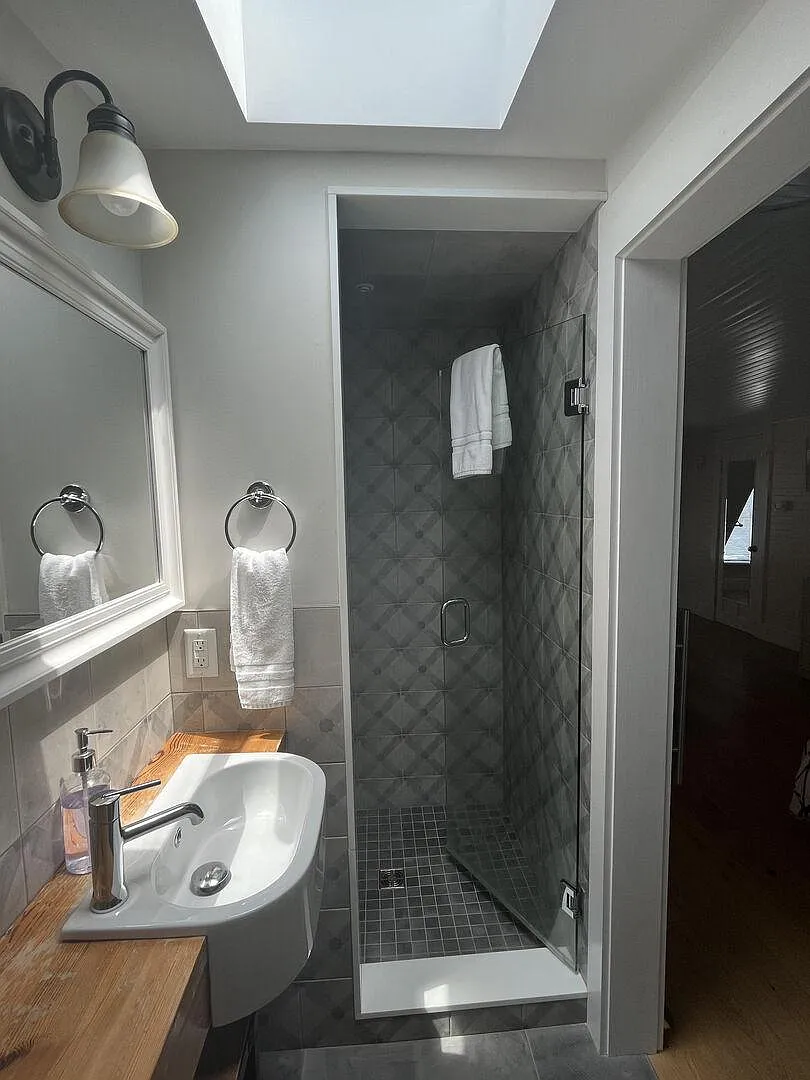 829 Belmont Ave — Photo 3