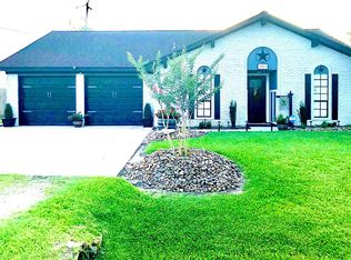 101 Draeger Dr, West Columbia, TX 77486