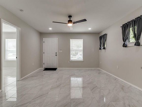 3rd image of 417 SE 23rd St