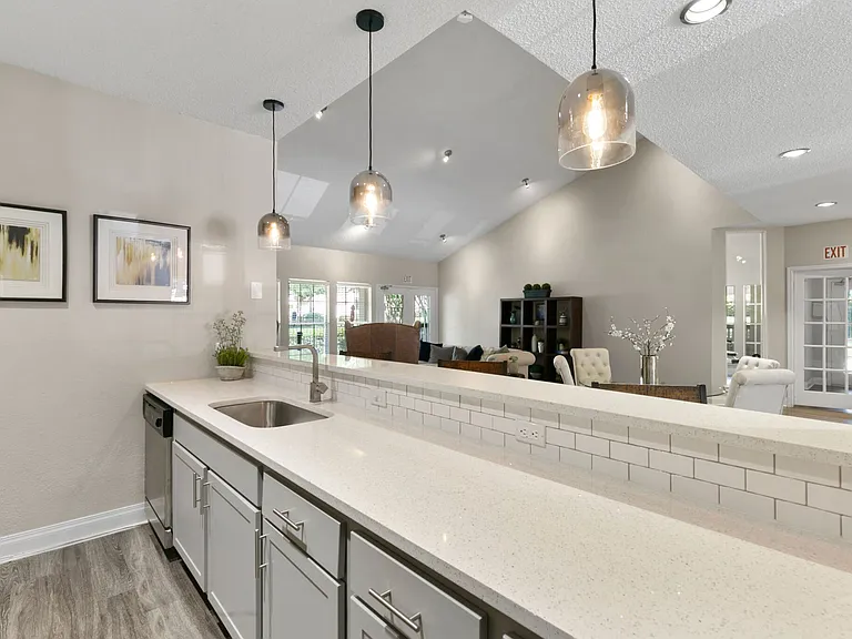 Creekwood Apartment Homes — Photo 13