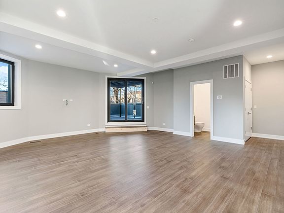 4th image of 1300 N Artesian Ave #C