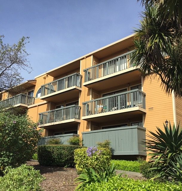 CONDO EXTERIOR