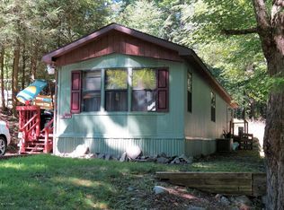 141 Granite Dr, Greentown, PA 18426