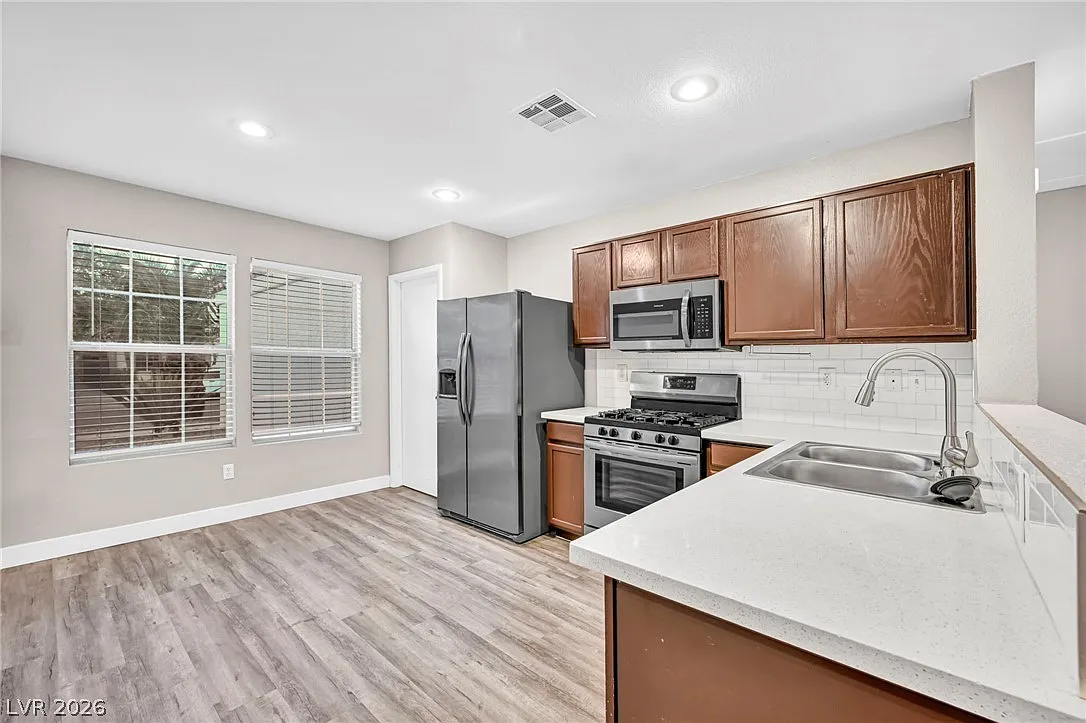 3 bed, 2.0 bath, 1317 sqft, $2,275 — Photo 4