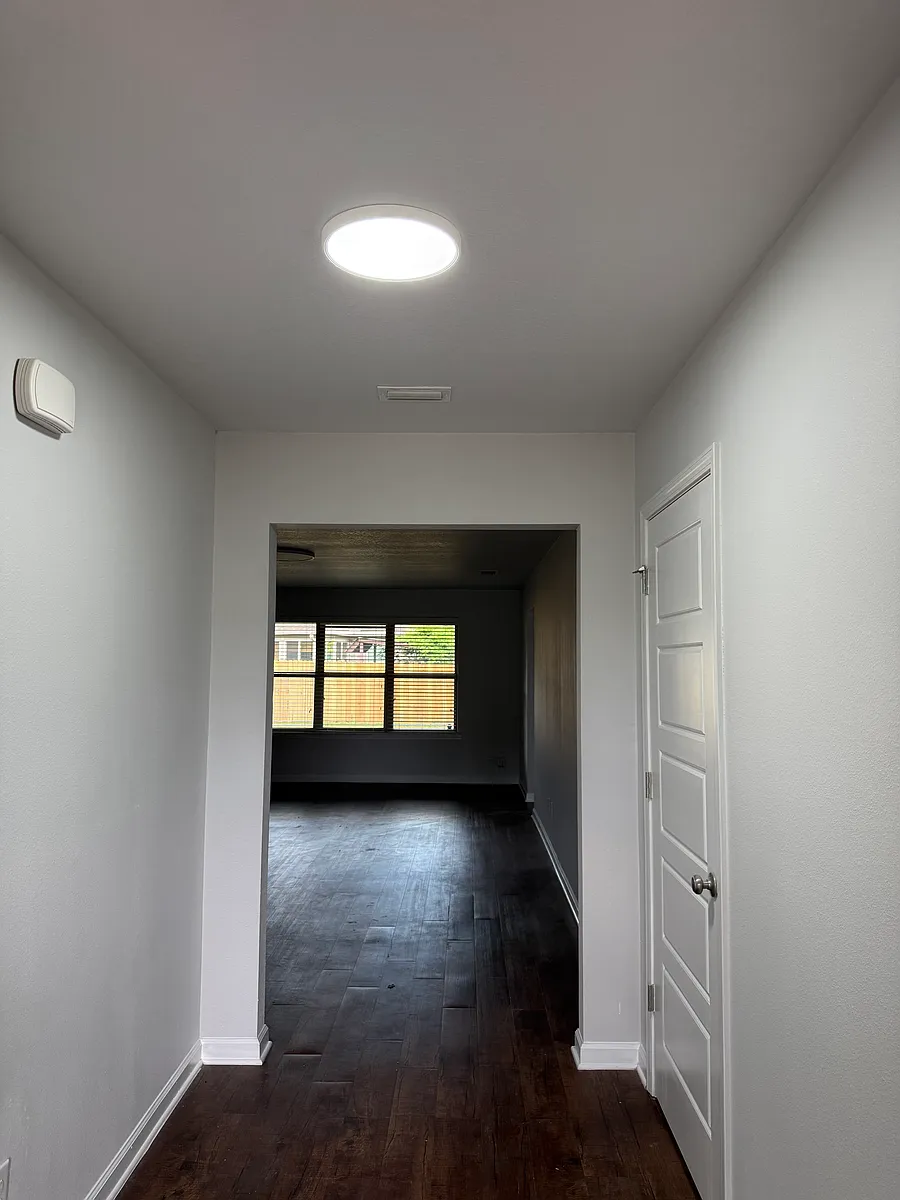 Building Photo - 9931 Summer Woods Cir N