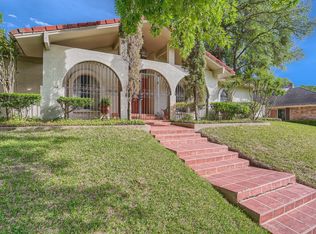 1027 Loch Lomond Dr, Arlington, TX 76012