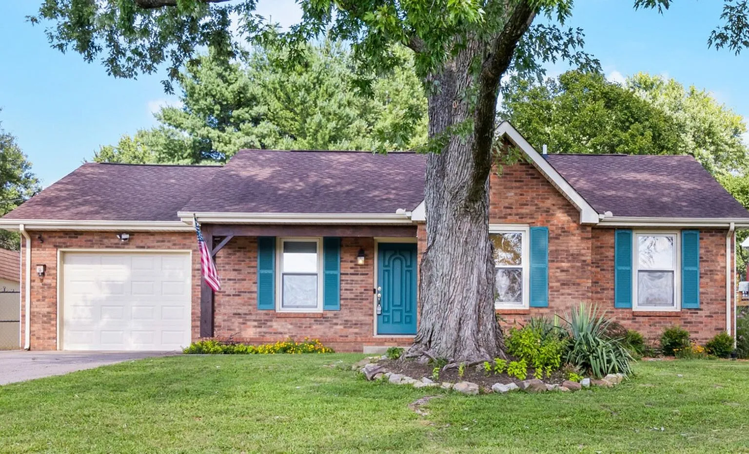 Beautiful Home In St. B!! 3 Bed/ 2 Bath Large Corner Lot! — Photo 1