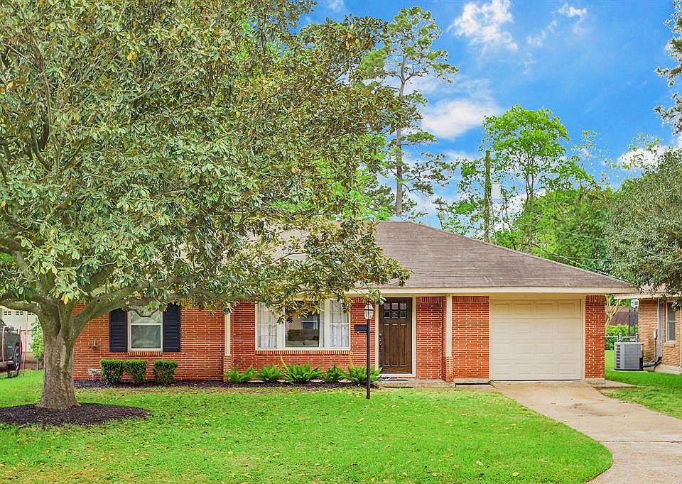 1st image of 2015 Woodcrest Dr