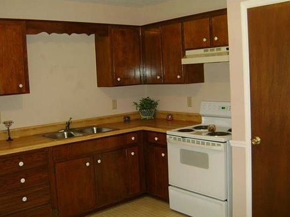 Another view of kitchen