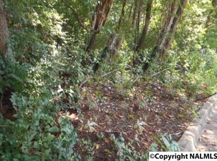 1916 Capri Dr NE, Huntsville, AL 35811