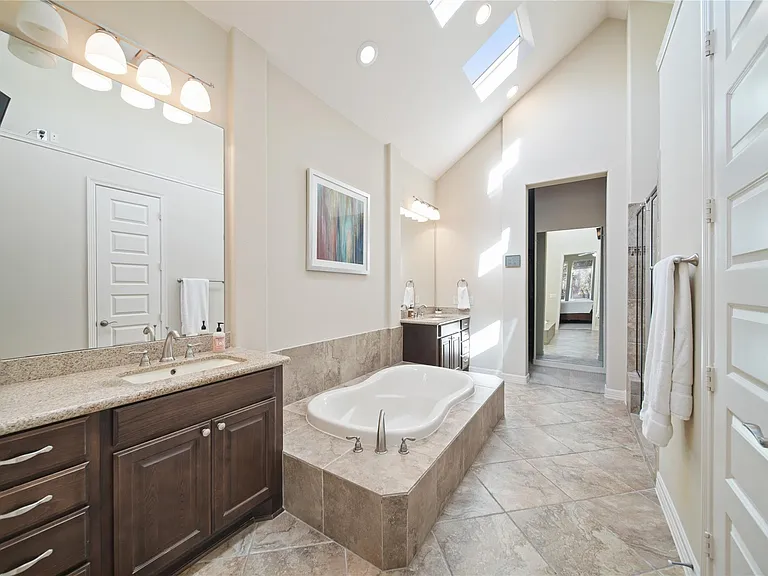 9510 Spring Rose Dr — Photo 23