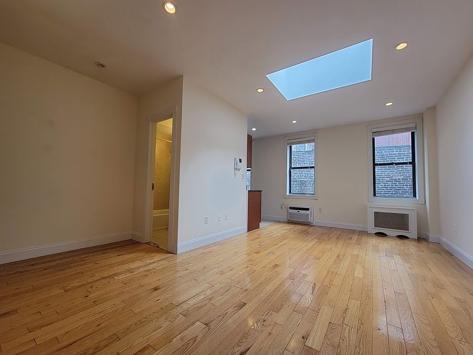 1st image of 160 E 28th St APT 3D