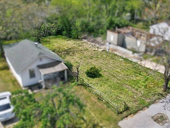 4th image of 8452 Highland Ave
