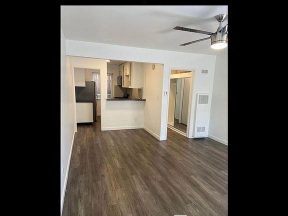 3rd image of 1000 Palm Ave #22