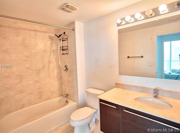 4th image of 1900 N Bayshore Dr APT 3206